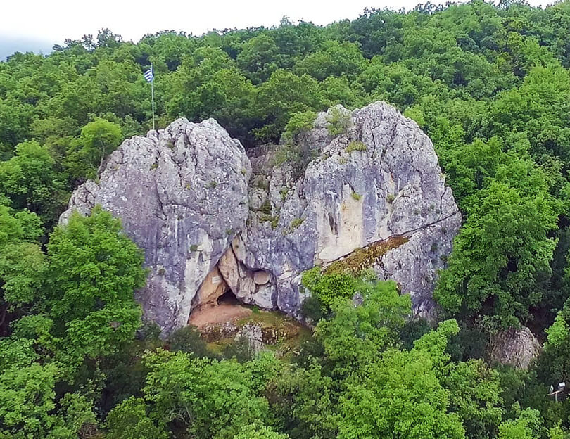 Η σπηλιά του Γ. Καραϊσκάκη